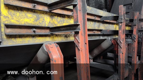 蒲白建莊礦業：自主設計新式聚氨酯擋煤板 有效緩解皮帶運輸卡堵難題（難以置信）