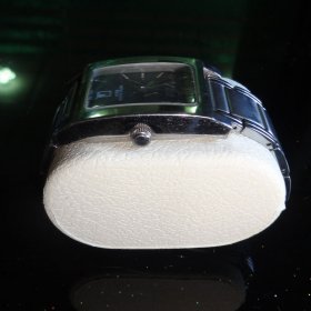 PU發泡白色手表枕